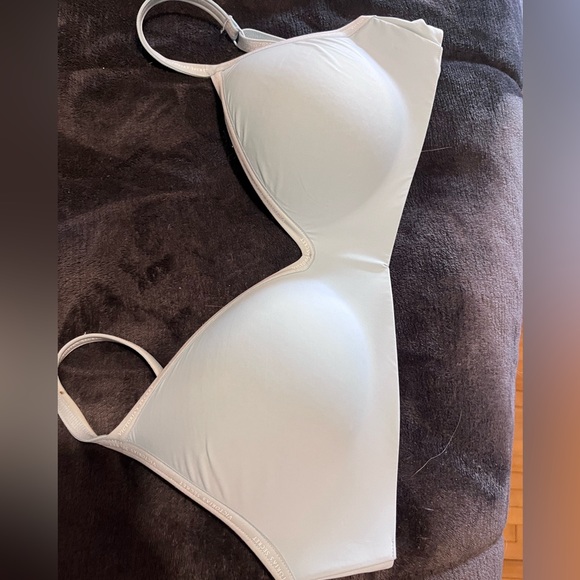 light blue women’s t shirt bra, 32DD - Picture 1 of 2